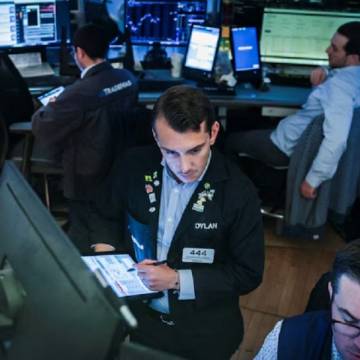 Cayeron los bonos y las acciones hasta 10%