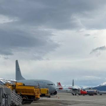 MILEI GASTO 300 MIL DOLARES en tres aviones para viajar a Ushuaia y no pudo hacer su caminata