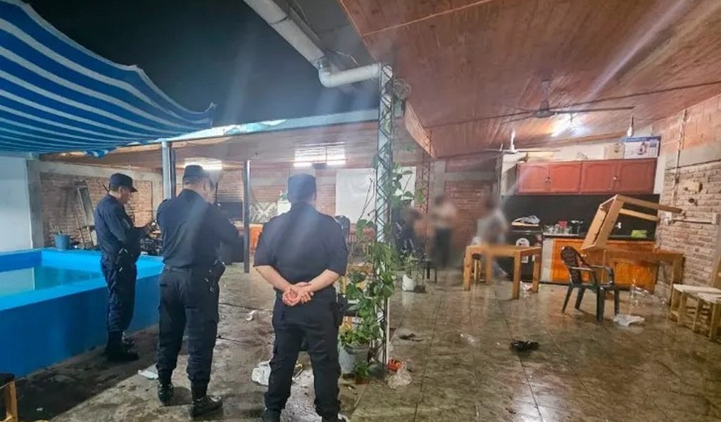 Clausuran fiesta clandestina con más de 40 personas y consumo ilegal de bebidas alcohólicas: Dos mujeres multadas