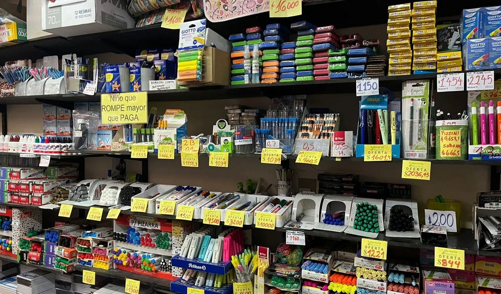 A días de clases, librerías de Salta todavía ven poca actividad: "Algunos están esperando cobrar"
