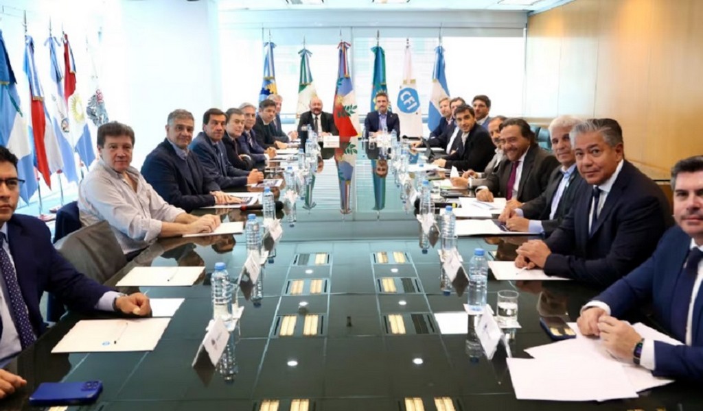 Gobernadores reclaman el reparto de fondos