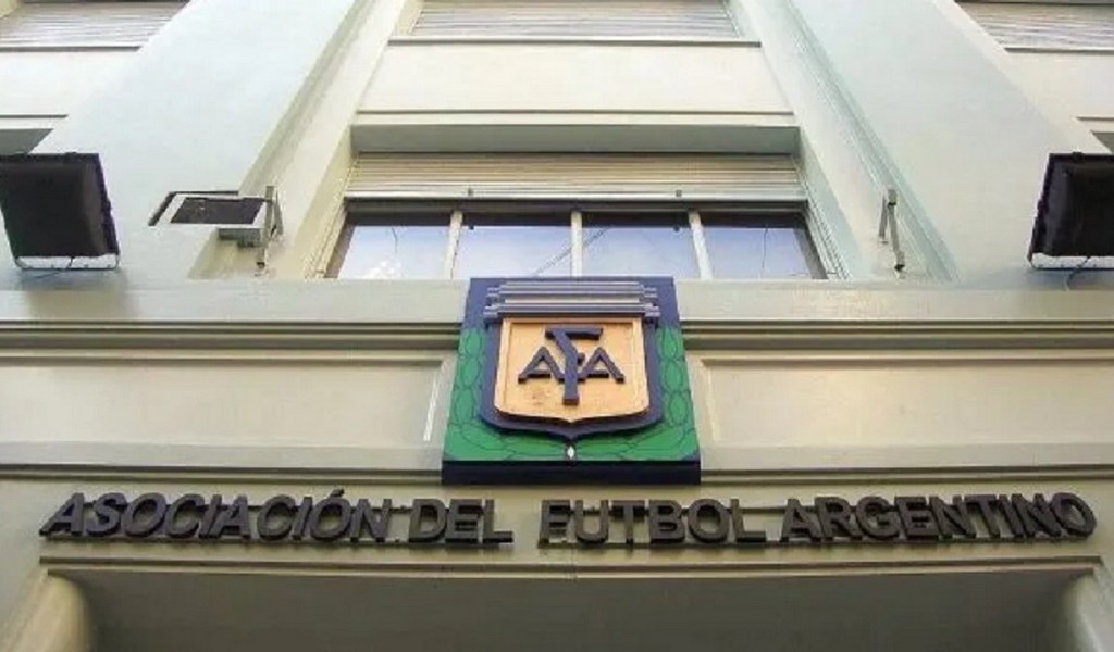 El presidente Milei le quita beneficios a la AFA